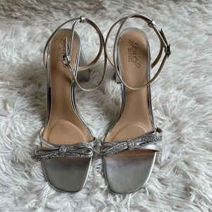 Jewel Badgley Mischka Hillary Ankle Strap Heeled Sandal Sliver New Size 11